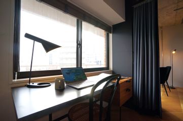 PORTAL Apartment & Art POINT Shibuya Studio 806 (co-working) / Cherry Garden