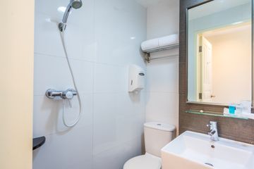 Value Hotel Balestier Superior Double - 15 mins from Novena MRT with great food options
