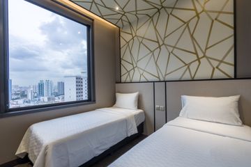Hotel Boss Superior Twin - 5 mins from MRT with great food and shopping options around