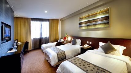 Hotel Royal | Deluxe Triple (Family Room) | Newton